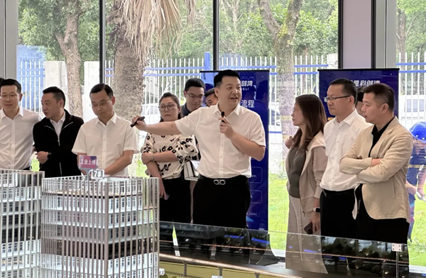 龍灣區(qū)政府領(lǐng)導(dǎo)、溫州市軟件行業(yè)協(xié)會一行蒞臨文昌里科創(chuàng)灣考察調(diào)研